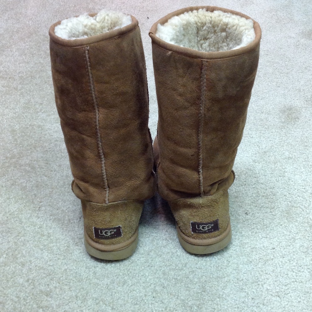 Uggs - image 1